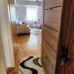 88 Self Check-in, Free Parking 아파트