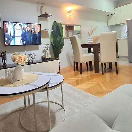 APARTMENT 88, SELF check-in, FREE parking Apartment Skopje