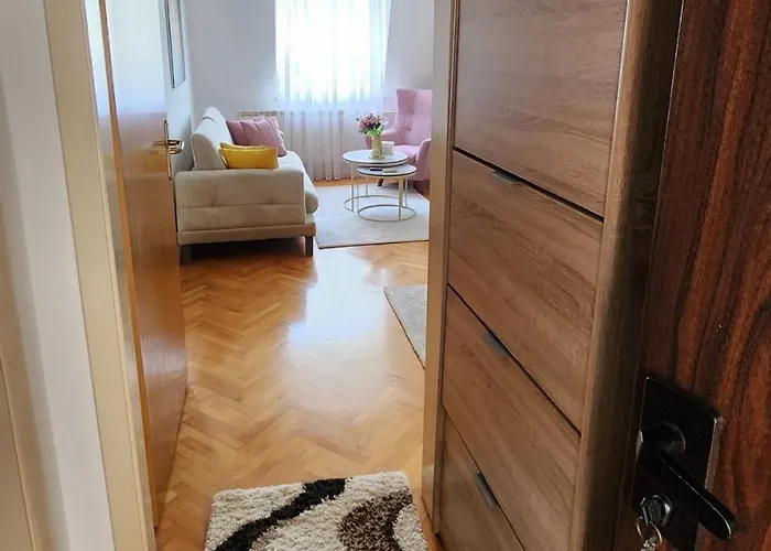 APARTMENT 88, SELF check-in, FREE parking Apartment