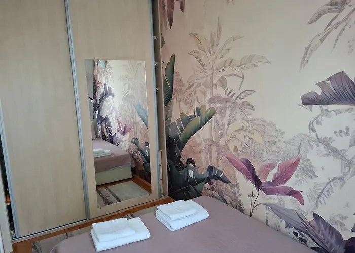 Apartment 88 Stylish & Cozy, Self Check-In, Free Parking *