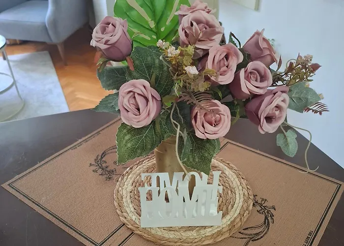 Apartment 88 Stylish & Cozy, Self Check-In, Free Parking Apartment